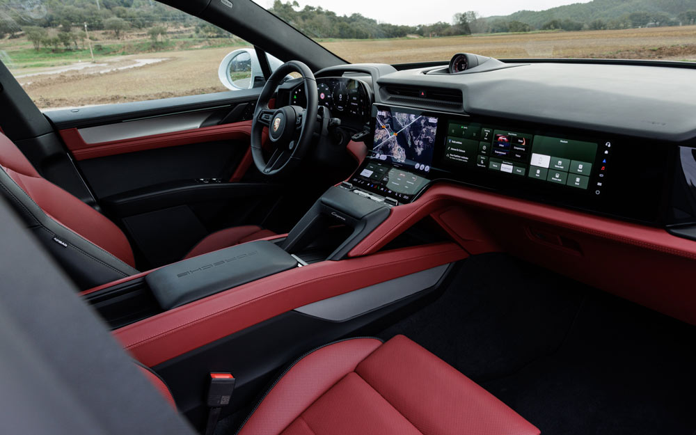 Plancia della Porsche Cayenne Electric